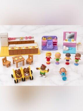 Vintage 1990s Polly Pockets Miniature Playset‎ with Teeny Weeny Bear Family
